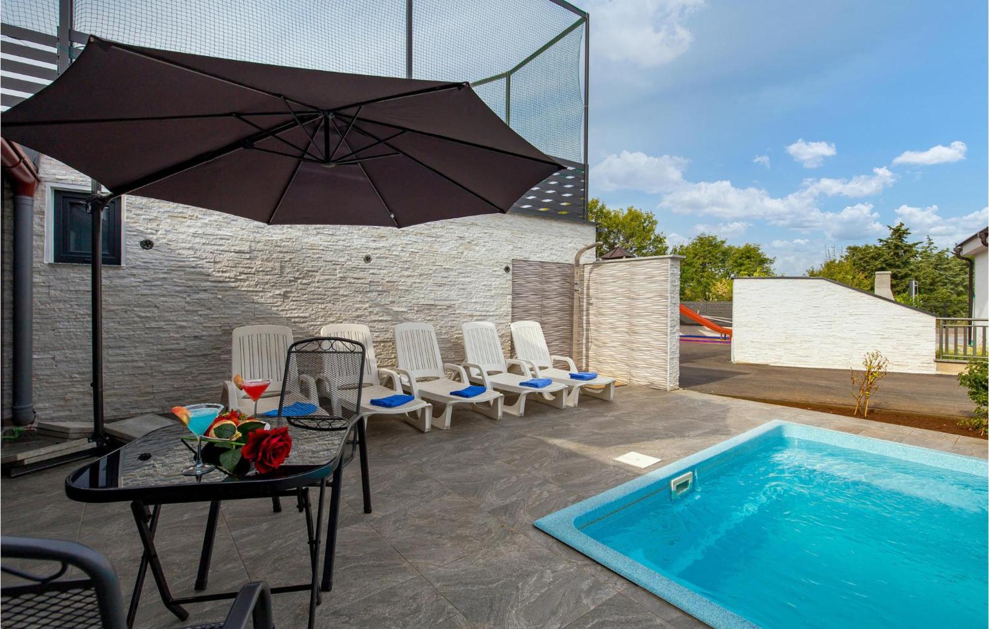 Stunning Apartment In Vrh Vrh  Exterior foto